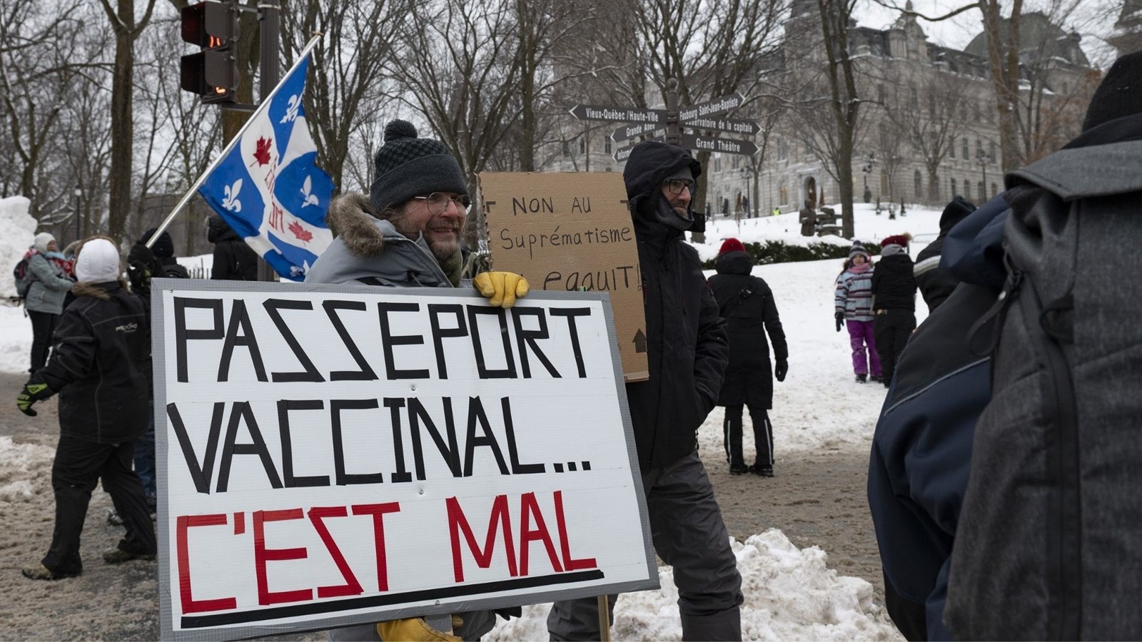 Manifestation à Québec: des klaxons, de l'exaspération et des câlins gratuits