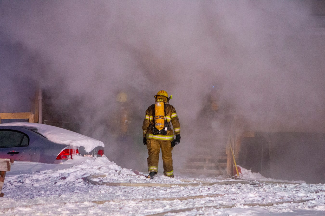 Une résidence ravagée par les flammes à Saint-Zacharie