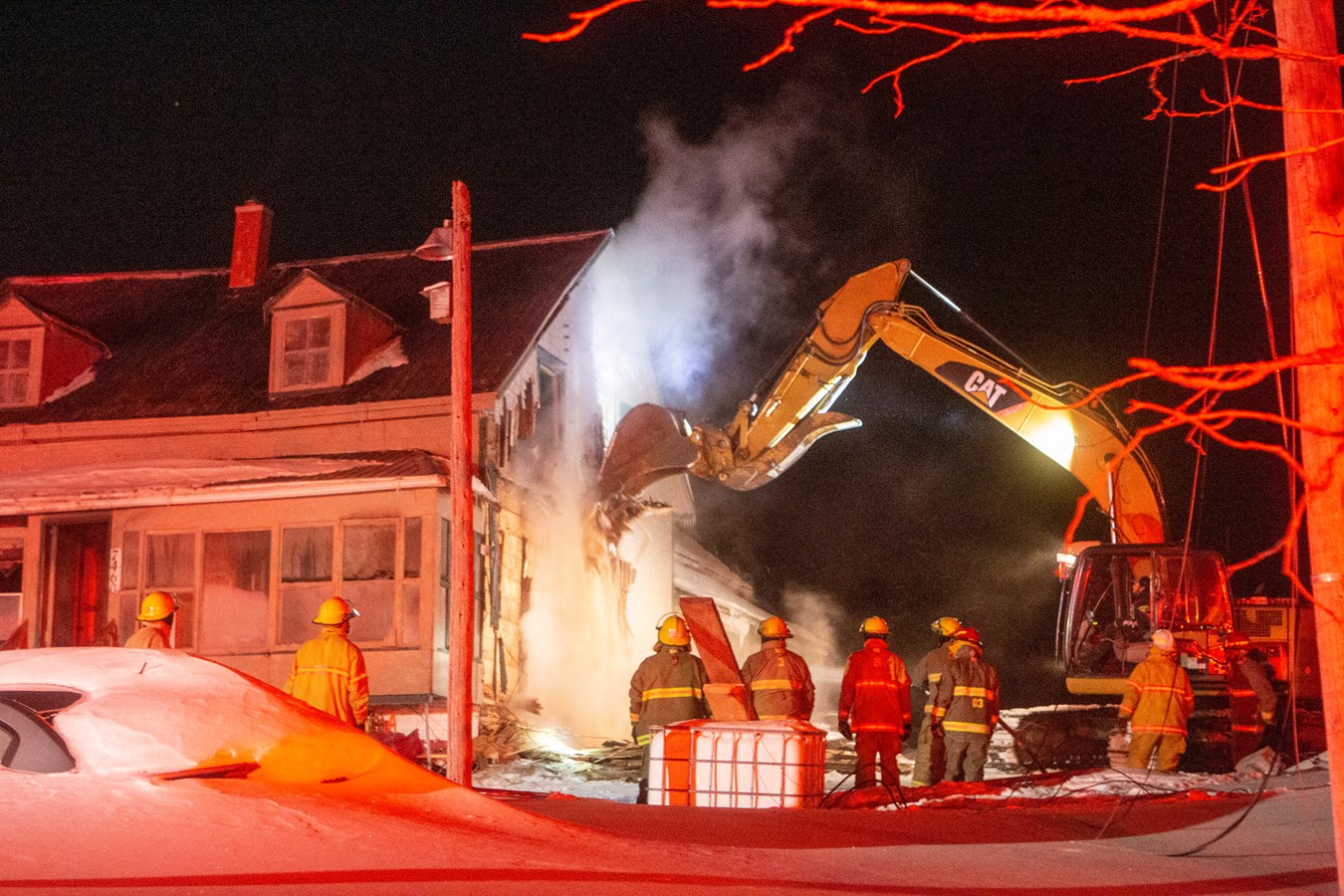Une résidence ravagée par les flammes à Saint-Zacharie