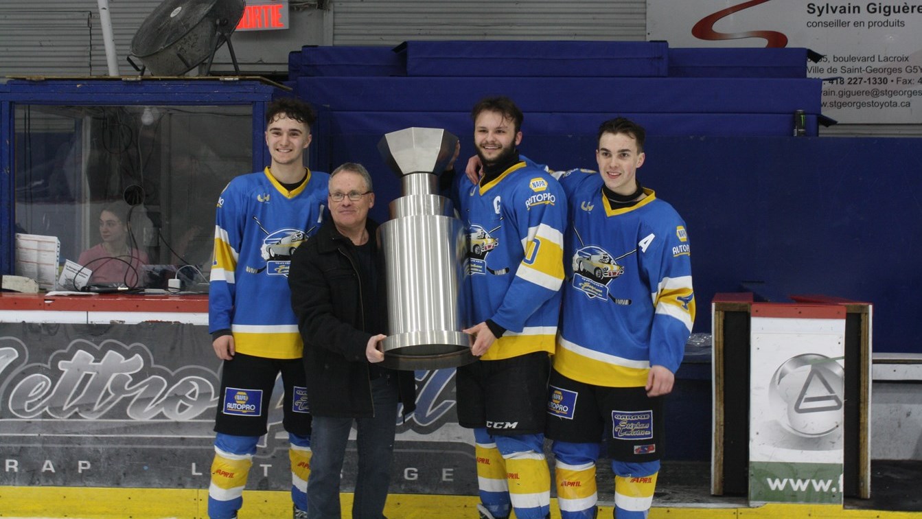 Le Garage Stéphane Turcotte de Saint-Éphrem remporte le championnat de la LHJABF