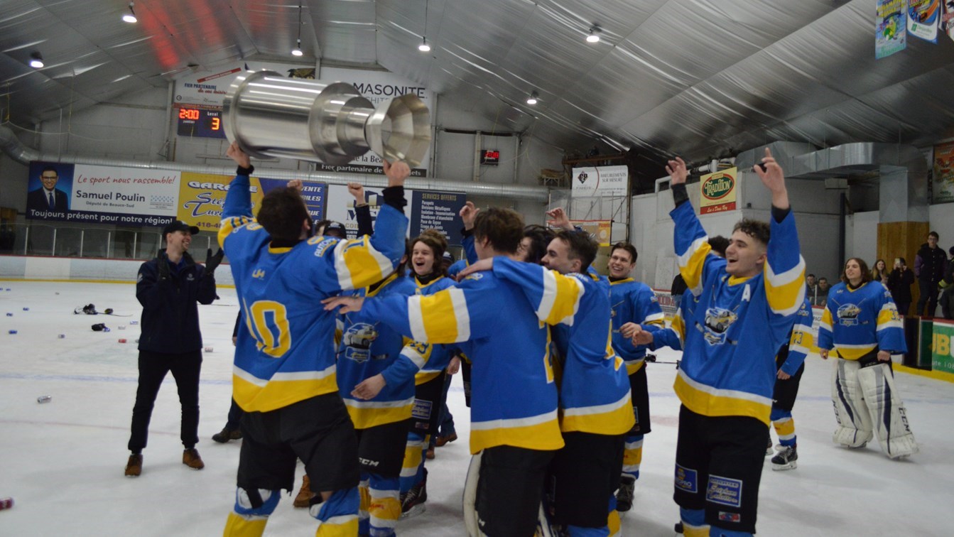 Le Garage Stéphane Turcotte de Saint-Éphrem remporte le championnat de la LHJABF