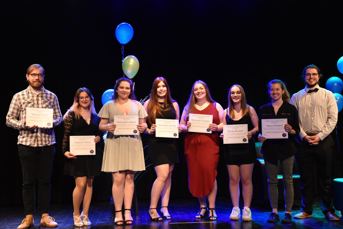 Armand Sagot, Daphnée Pilote, Alexandra Jalbert, Samantha Giroux, Marianne Forgues, Hérika Bernier et Stacey Bédard, accompagnés de Frédérick Duval, technicien en loisirs.