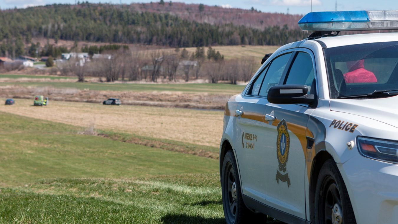 Opération policière à Beauceville: un corps retrouvé dans la rivière