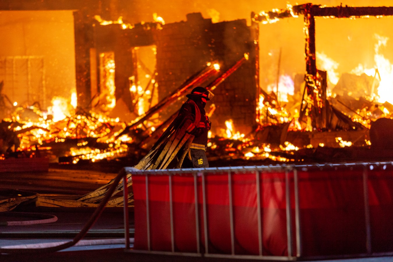 L'usine d'Abritek entièrement rasée par les flammes