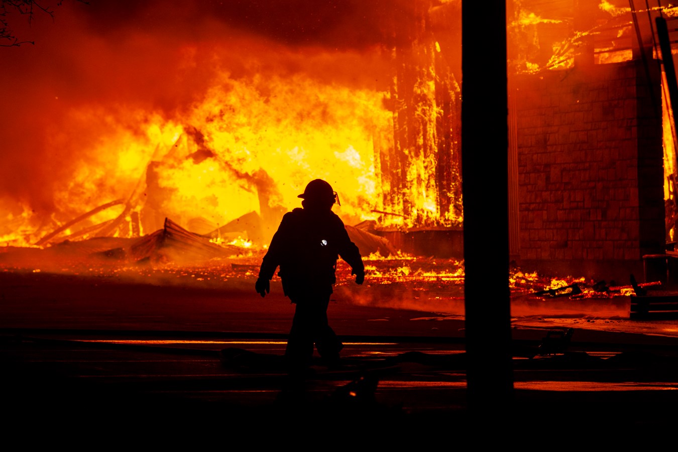 L'usine d'Abritek entièrement rasée par les flammes