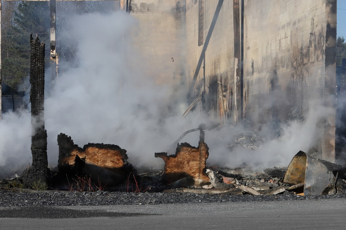 L'usine d'Abritek entièrement rasée par les flammes