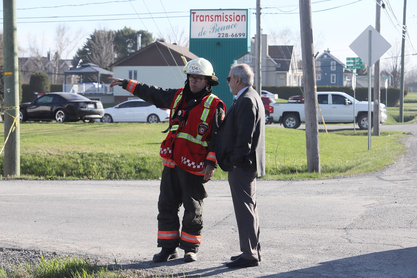 Le maire, Claude Morin, est allé visiter le site de l'incendie.