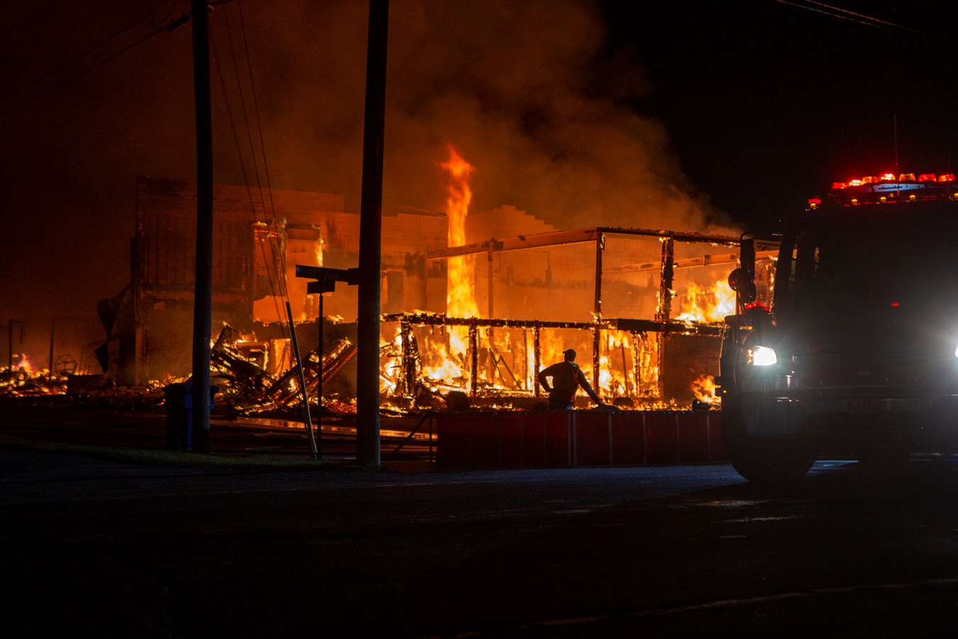 L'usine d'Abritek entièrement rasée par les flammes