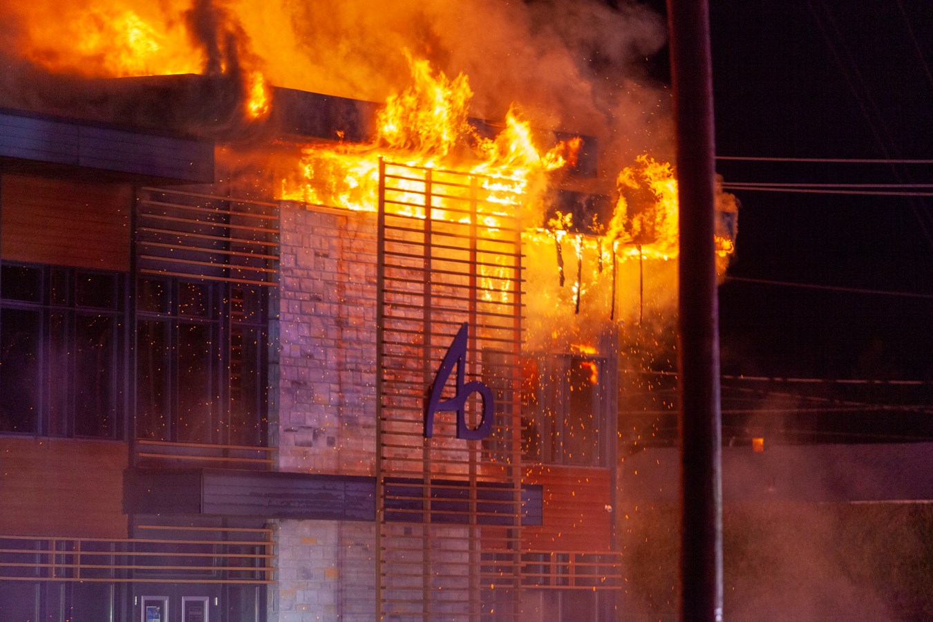 L'usine d'Abritek entièrement rasée par les flammes