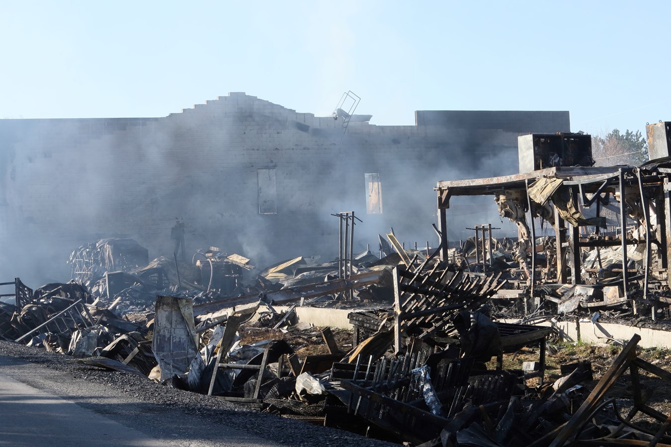 L'usine d'Abritek entièrement rasée par les flammes