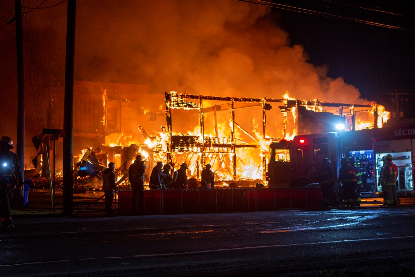 L'usine d'Abritek entièrement rasée par les flammes
