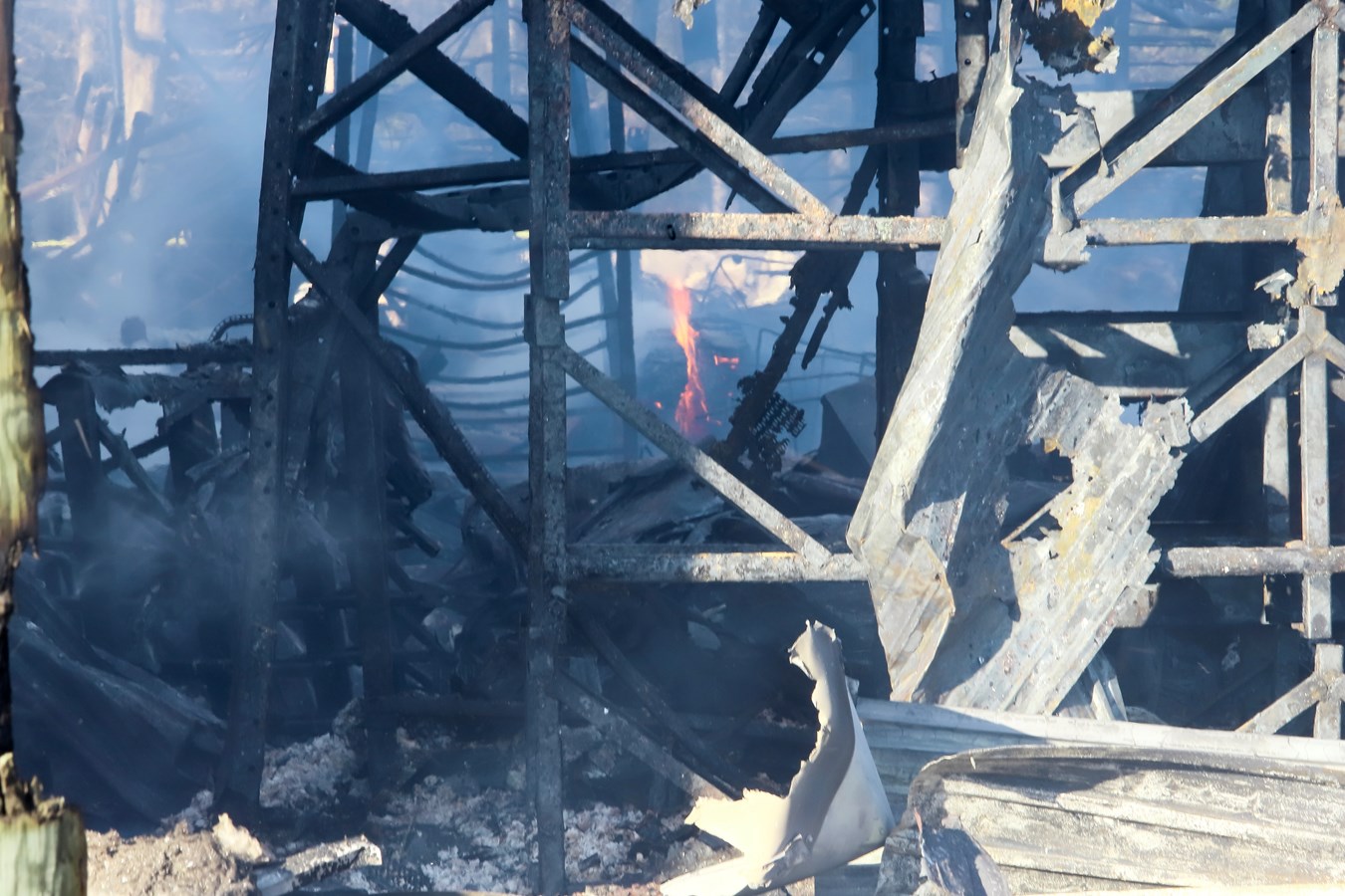 L'usine d'Abritek entièrement rasée par les flammes