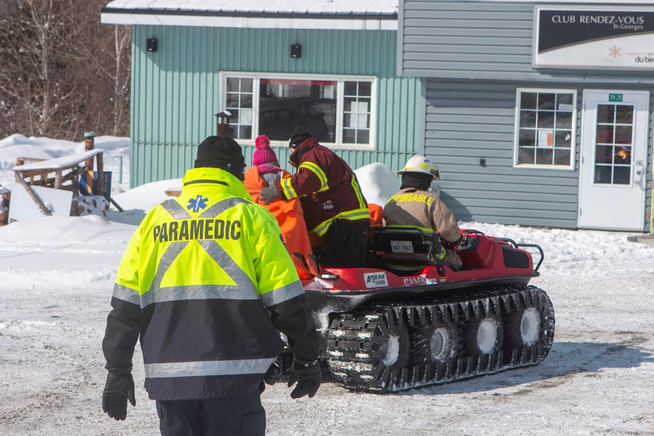 Les techniciens ambulanciers dans le feu de l'action