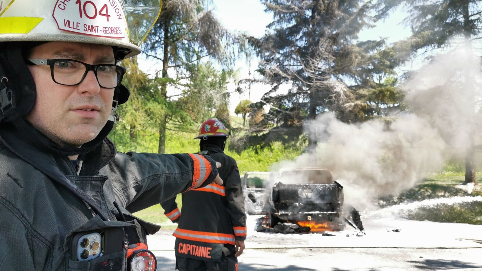 Le directeur adjoint du SSI de Saint-Georges, Frédéric Morin, a expliqué que les pompiers ont dû arroser jusqu'à ce que le réservoir se vide alors qu'il avait été complètement rempli la veille.