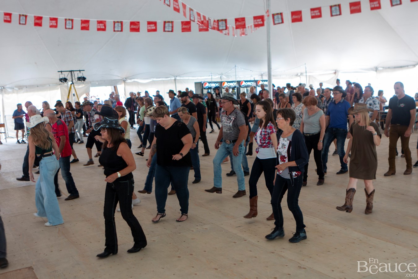La parade de voitures anciennes de Nashville en Beauce 2022 en images