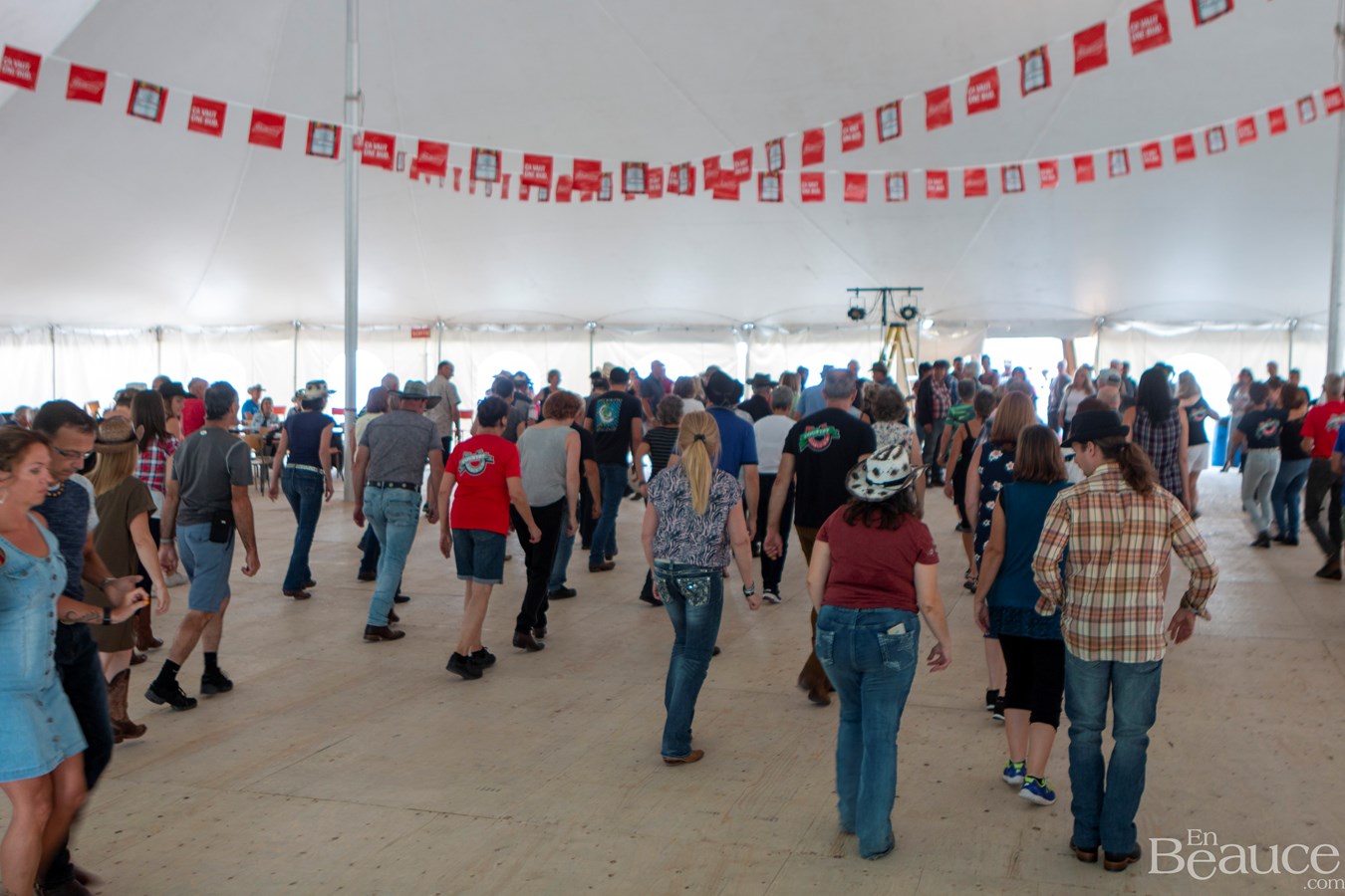 La parade de voitures anciennes de Nashville en Beauce 2022 en images