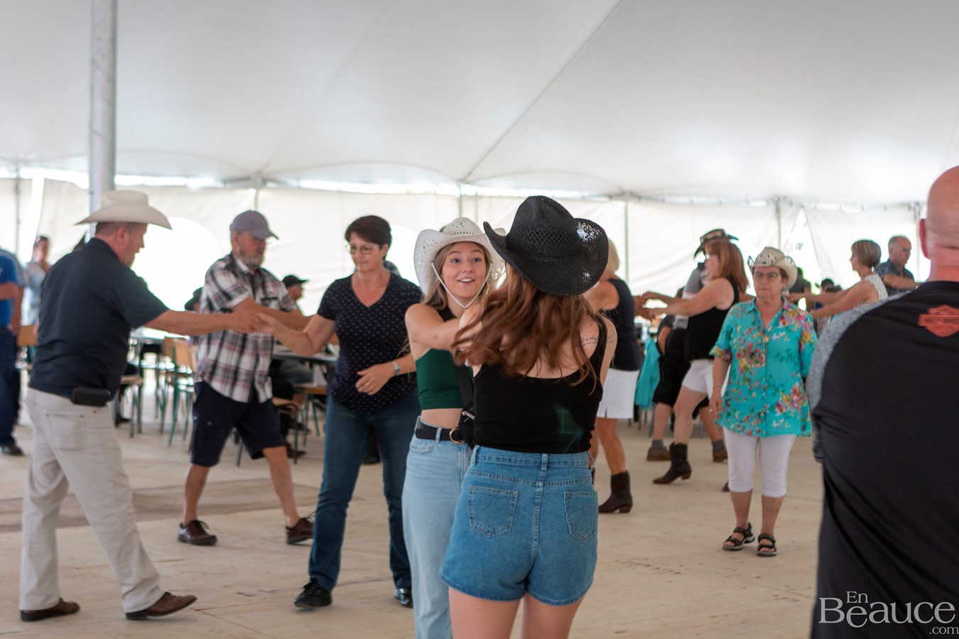 La parade de voitures anciennes de Nashville en Beauce 2022 en images