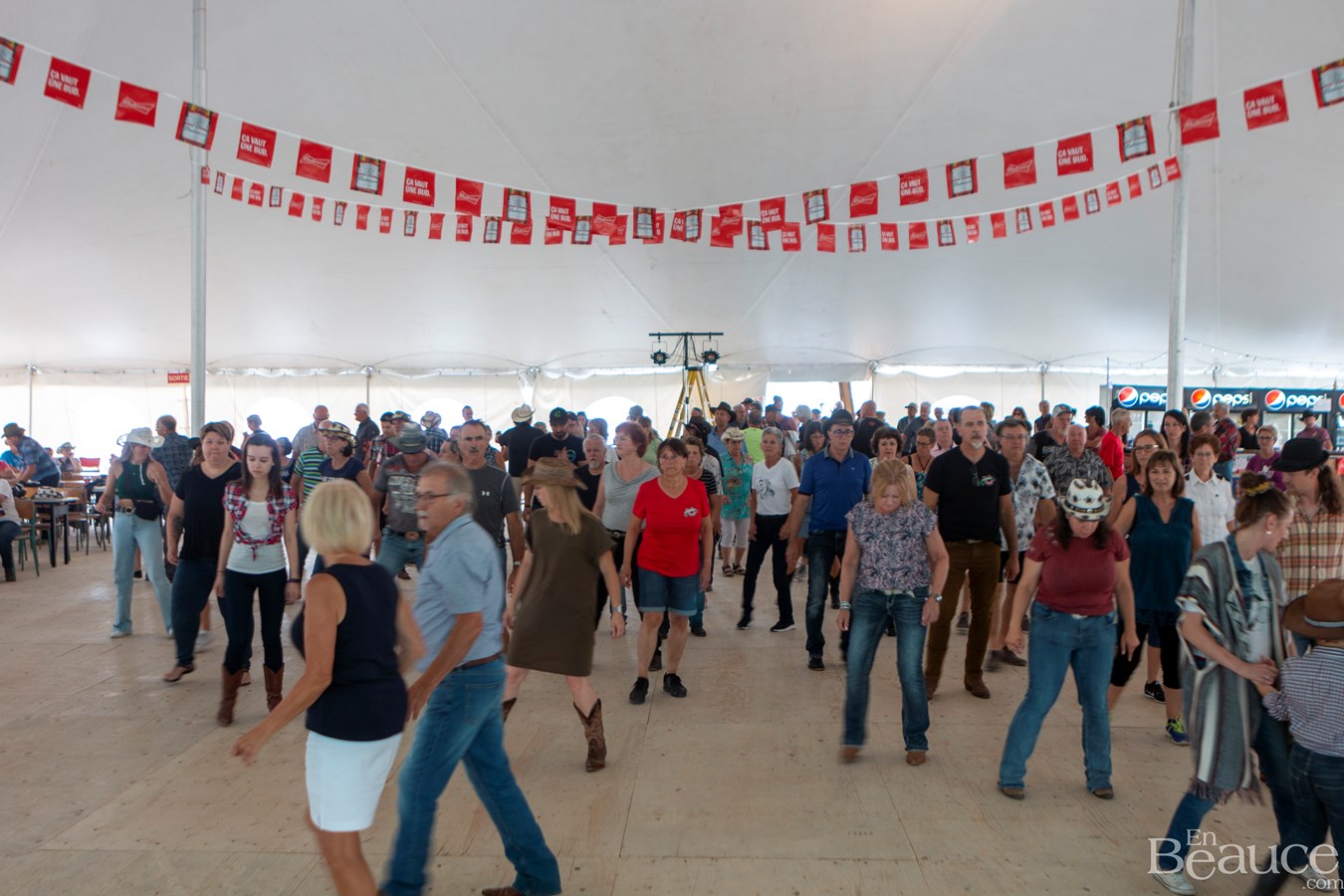La parade de voitures anciennes de Nashville en Beauce 2022 en images