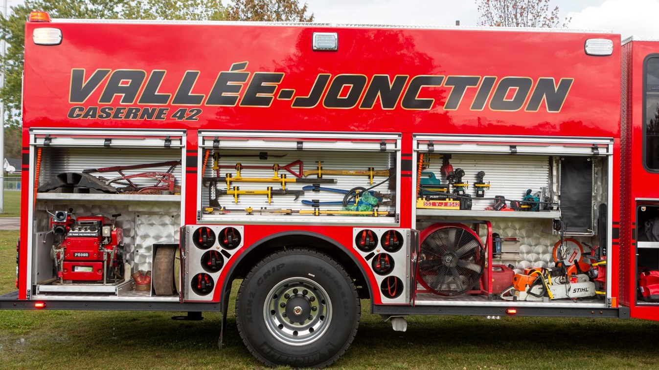 Mise en service d'un nouveau camion de pompiers à Vallée-Jonction