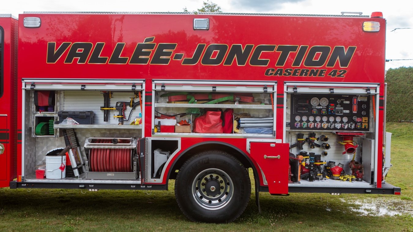 Mise en service d'un nouveau camion de pompiers à Vallée-Jonction