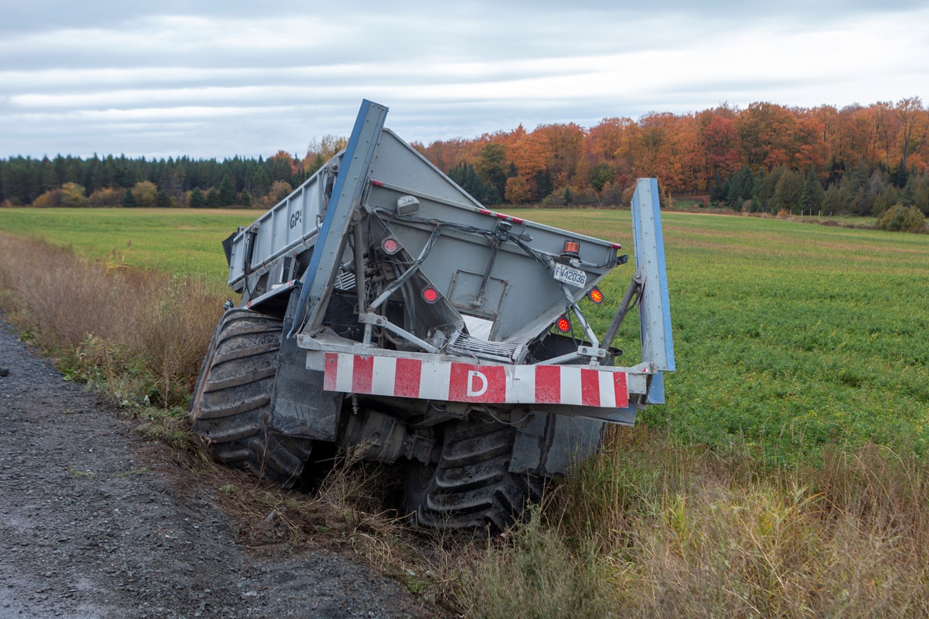 Un tracteur et un camion semi-remorque impliqué dans un accident
