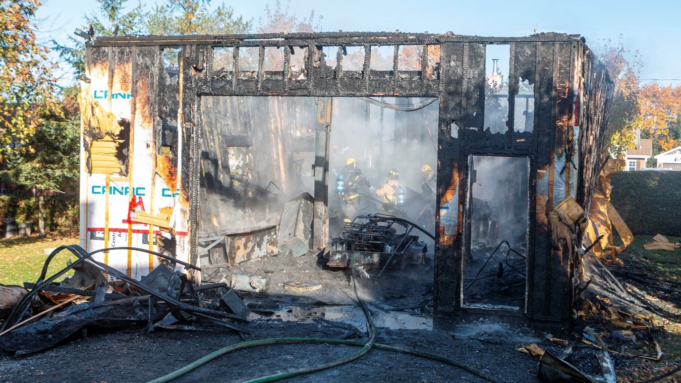 Incendie d'un garage résidentiel: plus de 100 000$ en dommages