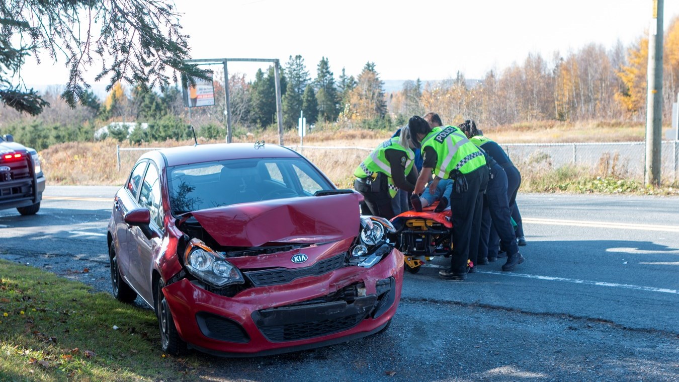 Un tracteur de ferme détruit par le feu