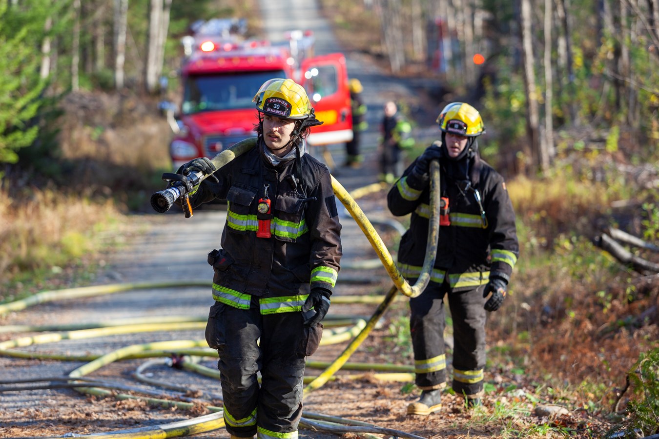 Un tracteur de ferme détruit par le feu