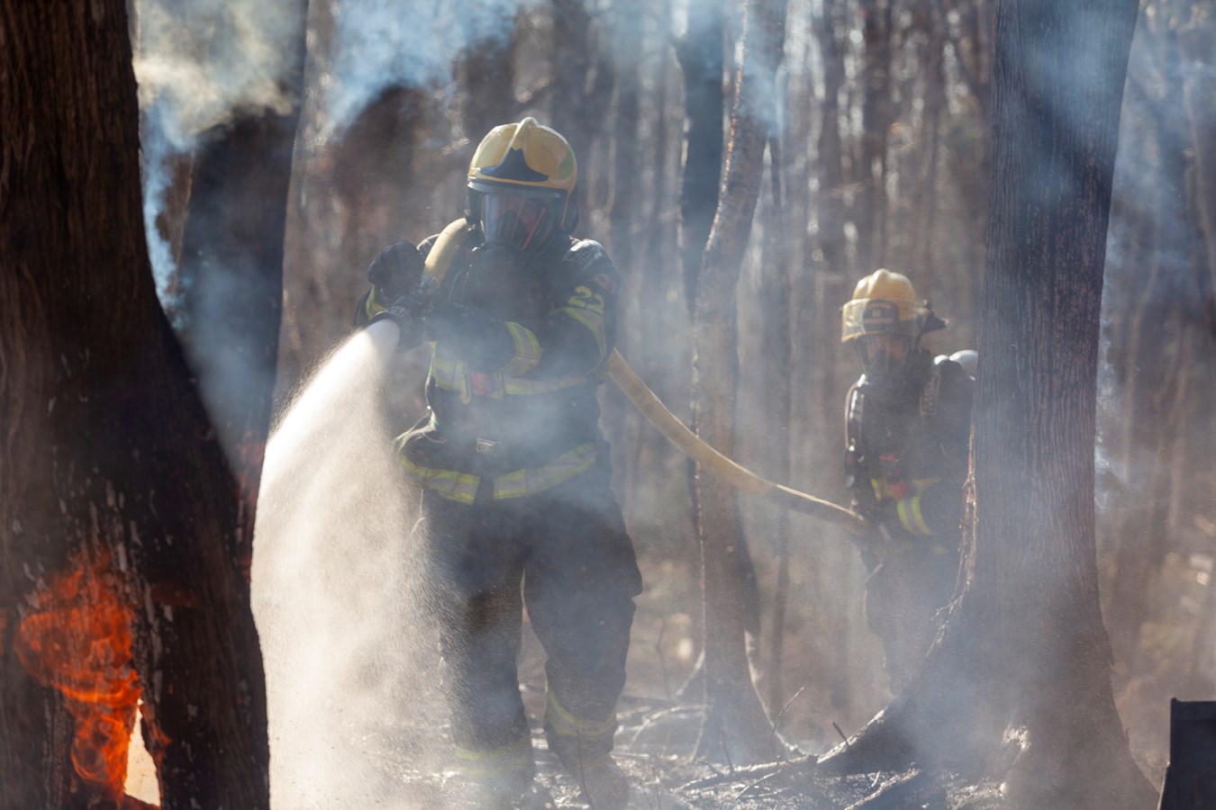 Un tracteur de ferme détruit par le feu