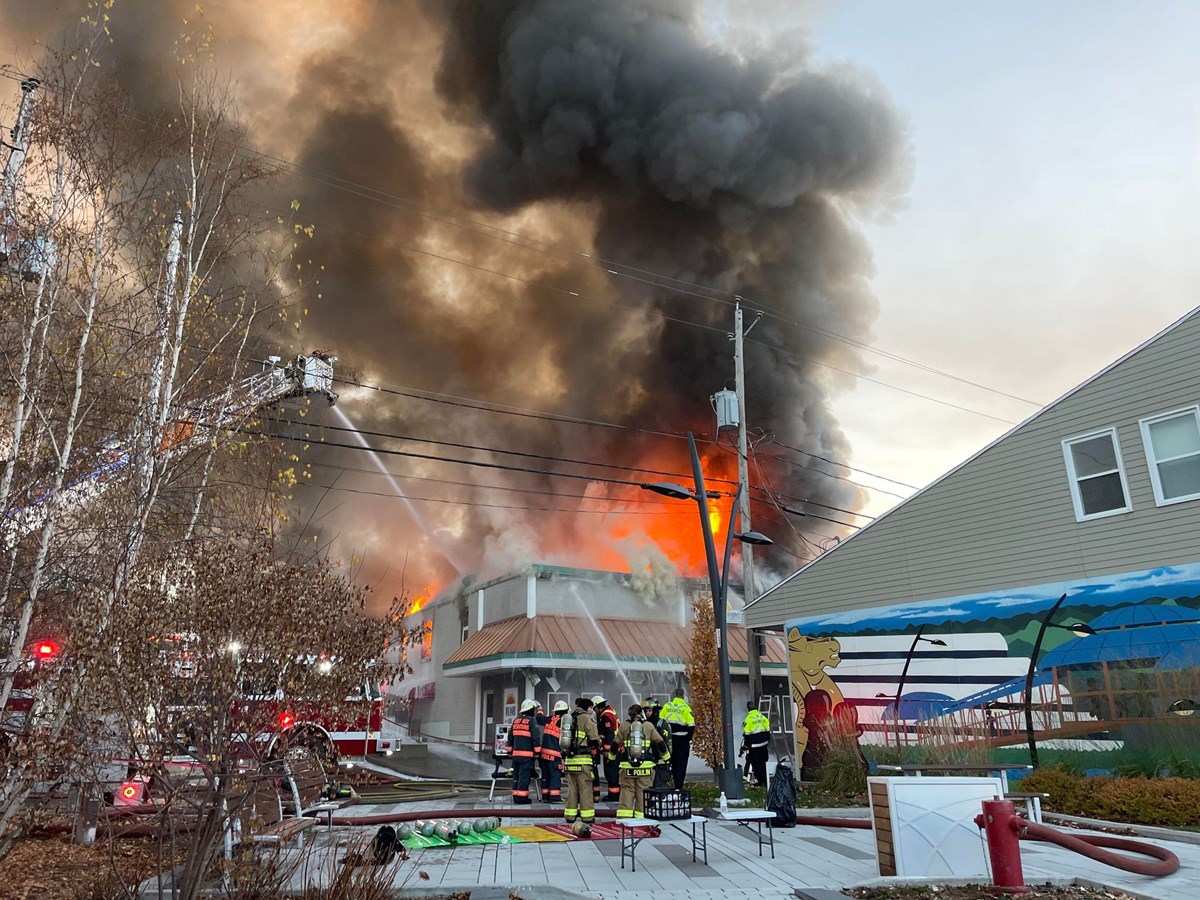 Feu à Saint-Georges: voyez le travail des pompiers en vidéo