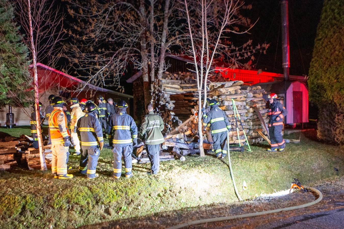 Feu dans une corde de bois à Saint-Georges