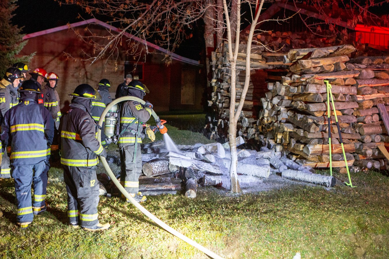 Feu dans une corde de bois à Saint-Georges