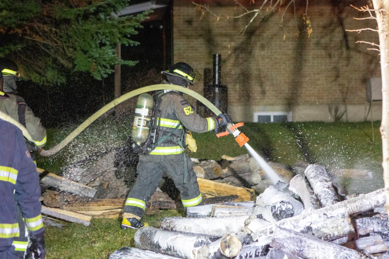 Feu dans une corde de bois à Saint-Georges