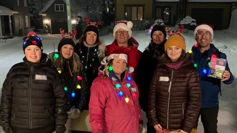 Ouvre ton cœur à l’espoir reçoit plus de 2 000$ de la chorale Voix-là Noël