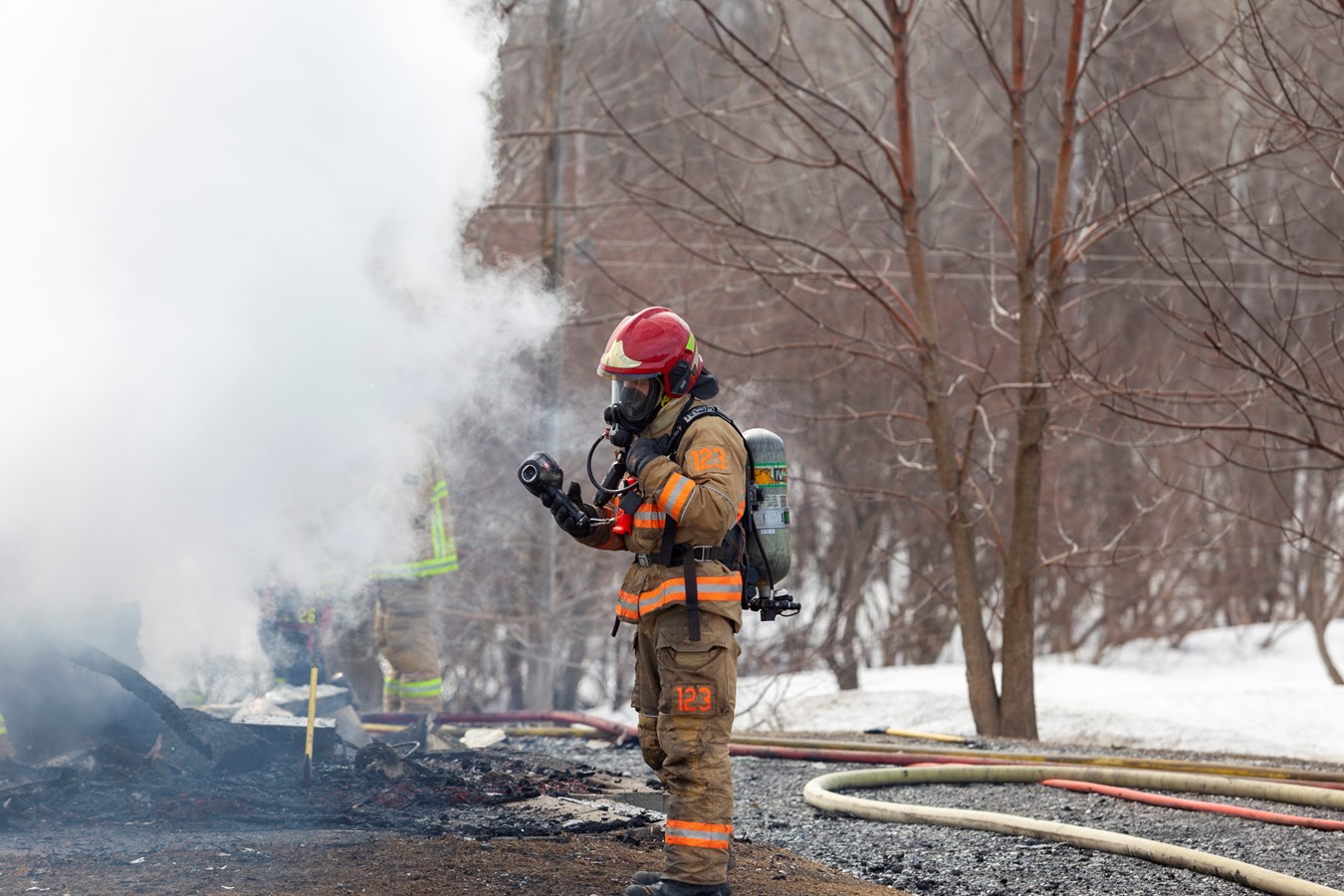 Incendie à Saint-Isidore: un jumelé de deux étages entièrement détruit