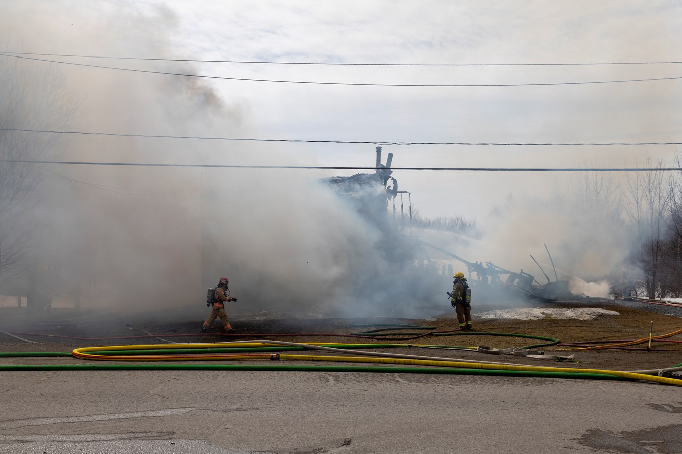 Incendie à Saint-Isidore: un jumelé de deux étages entièrement détruit