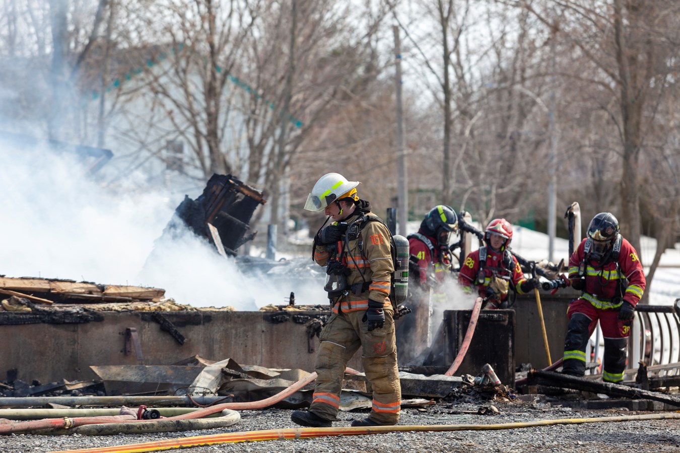 Incendie à Saint-Isidore: un jumelé de deux étages entièrement détruit