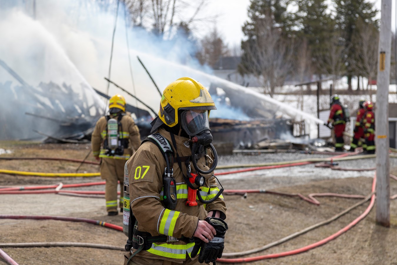 Incendie à Saint-Isidore: un jumelé de deux étages entièrement détruit