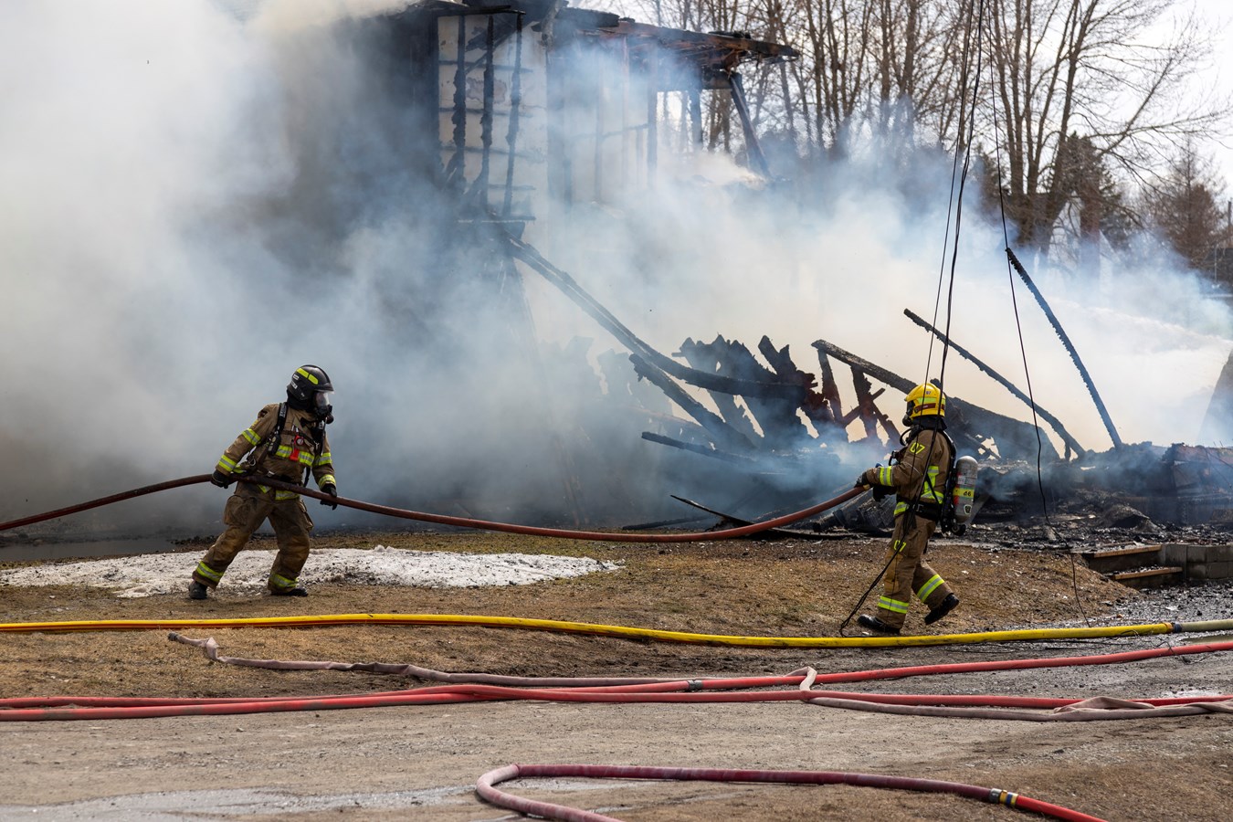 Incendie à Saint-Isidore: un jumelé de deux étages entièrement détruit