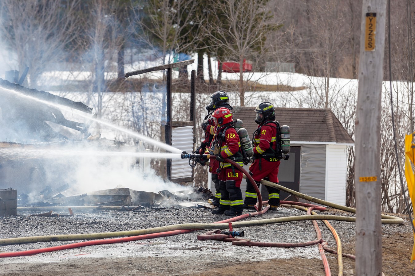 Incendie à Saint-Isidore: un jumelé de deux étages entièrement détruit