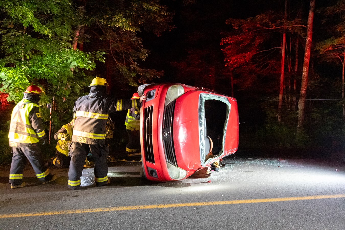 Trois blessés mineurs dans un capotage à Beauceville