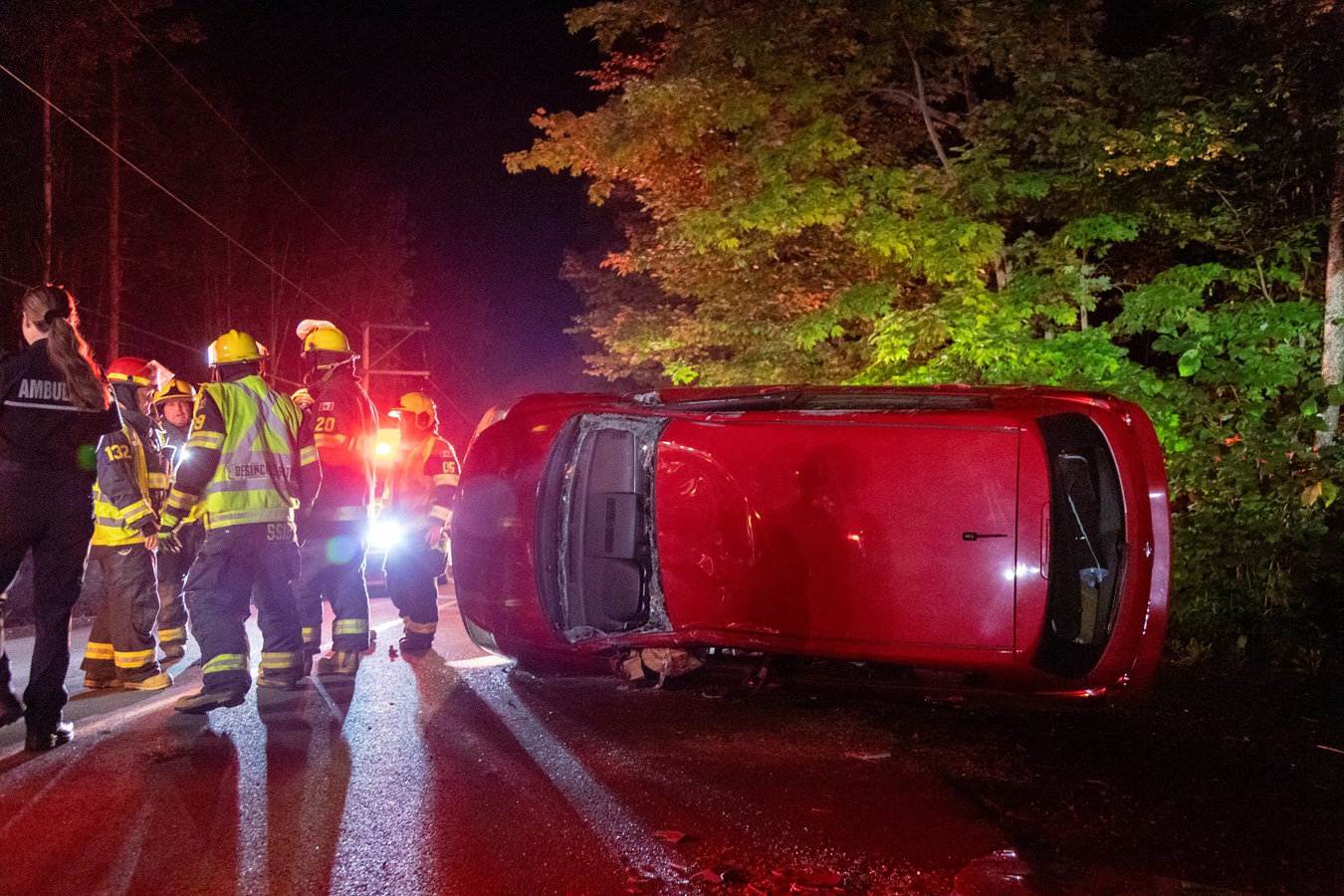 Trois blessés mineurs dans un capotage à Beauceville