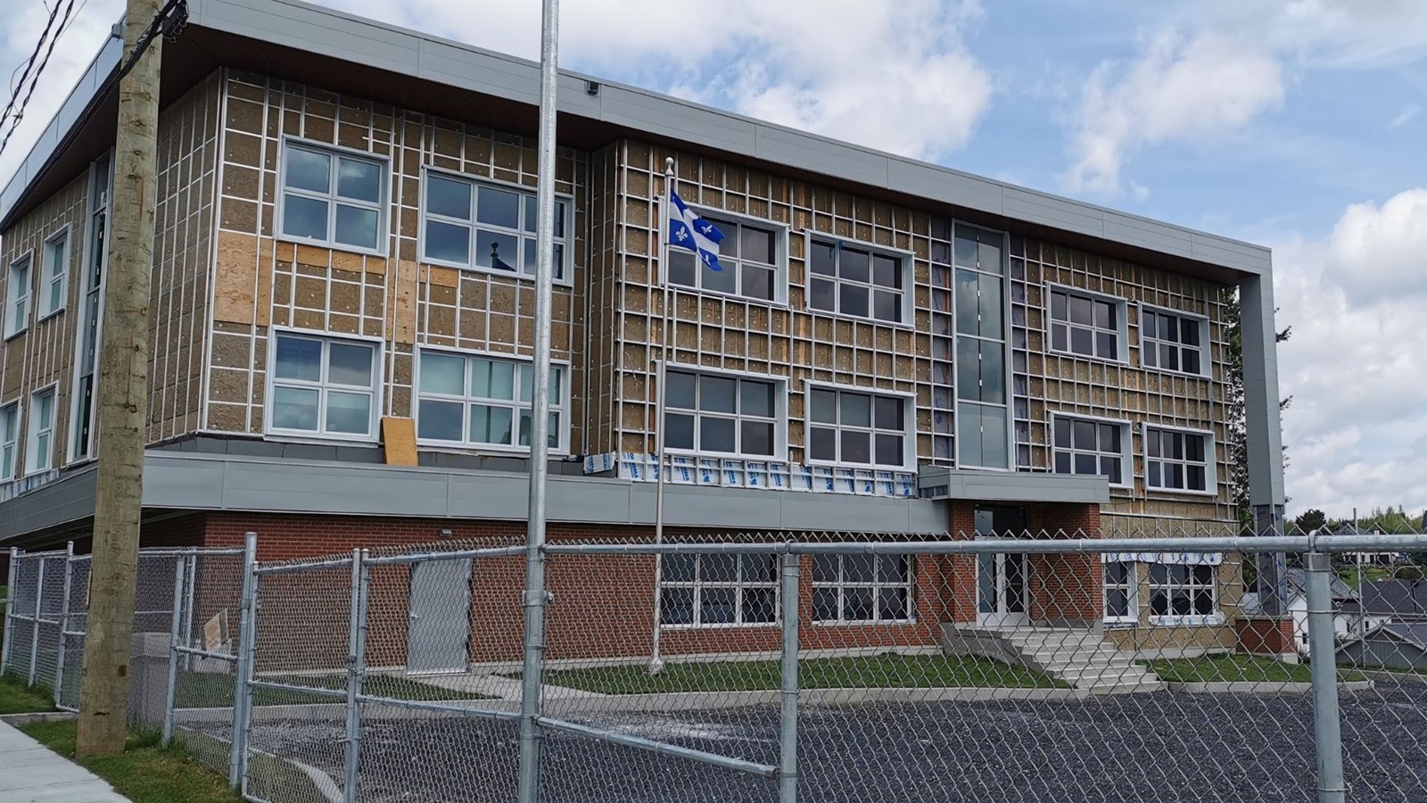 Ce sont des travaux comme ceux effectués à l'école la Tourterelle de Saint-Benjamin (photo) qui seront entrepris. Pour ce dernier établissement, l’inauguration officielle est à venir prochainement.