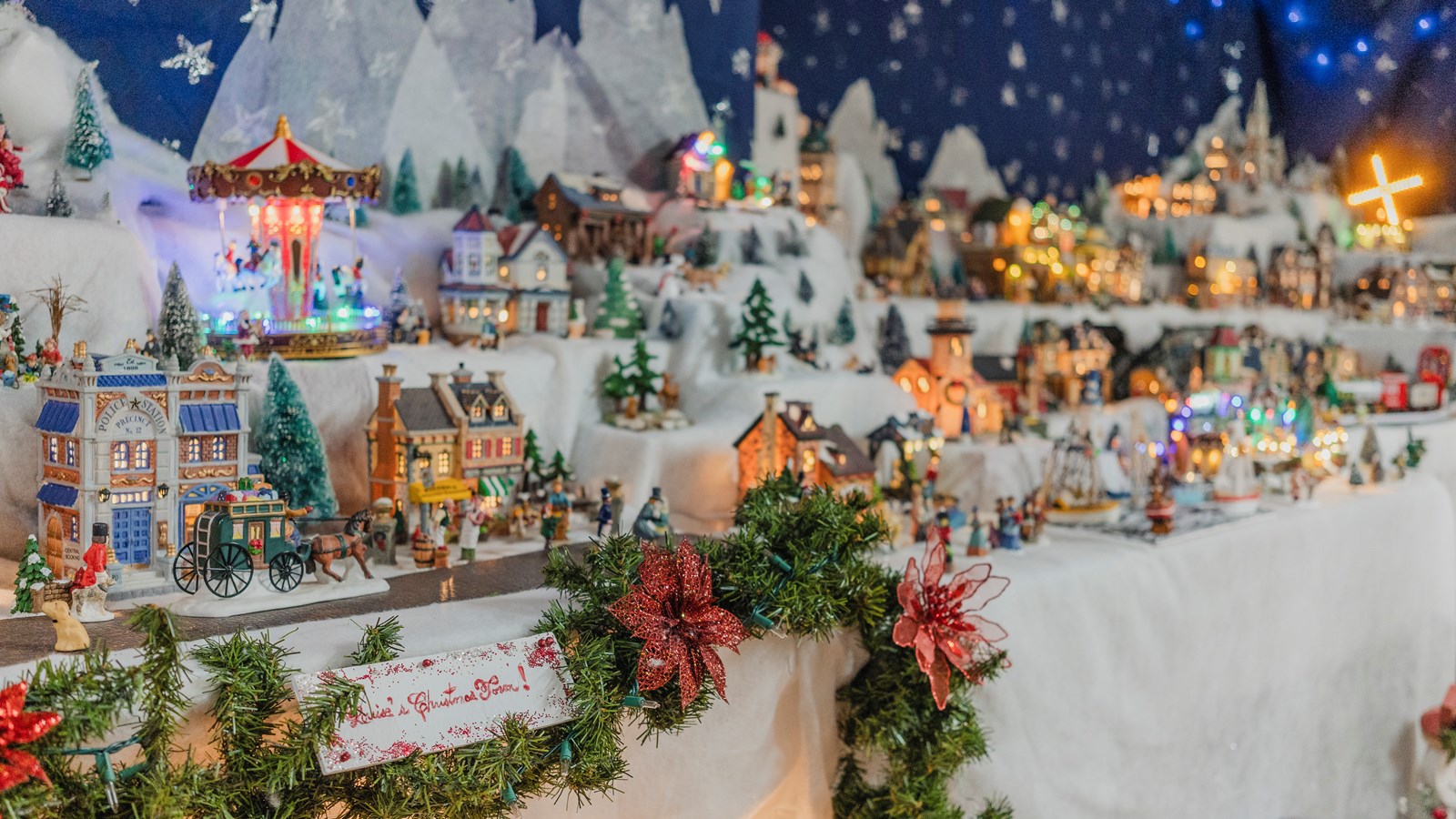 Louise Rainville retombe en enfance chaque année en installant son village de Noël