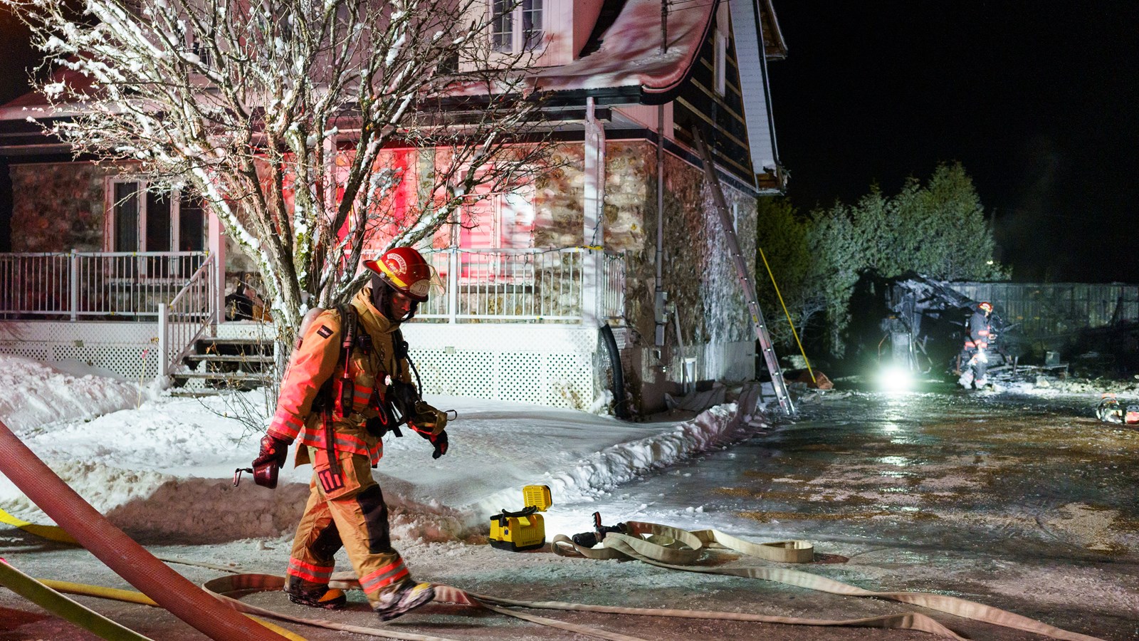 Un garage résidentiel ravagé par les flammes à Notre-Dame-des-Pins