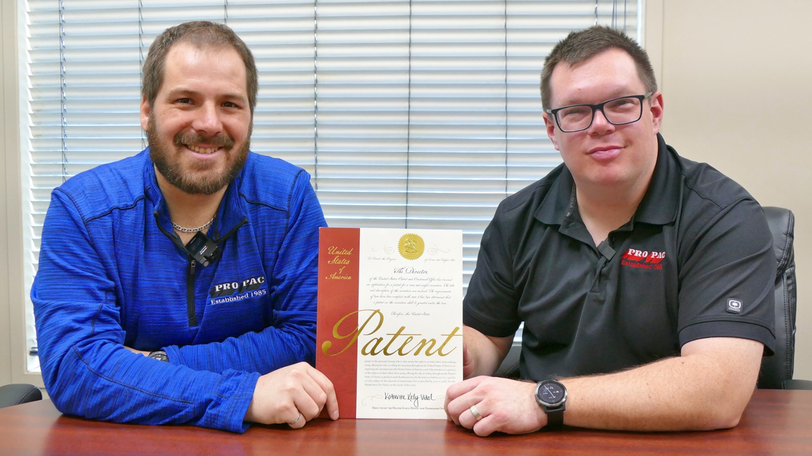 Patrick Lachance et Dave Carrier avec le brevet américain