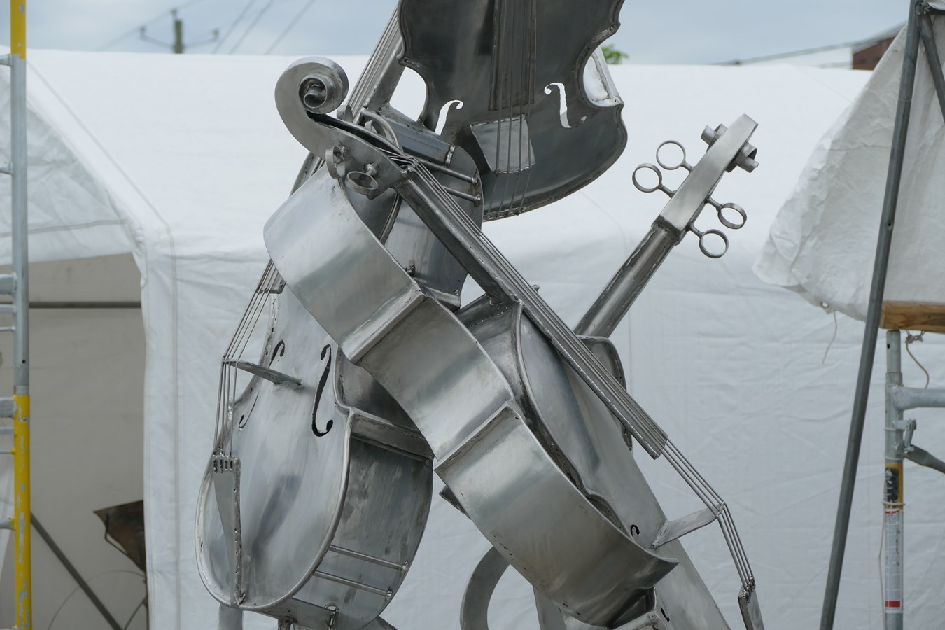 Beauce art: les sculpteurs achèvent leur travail