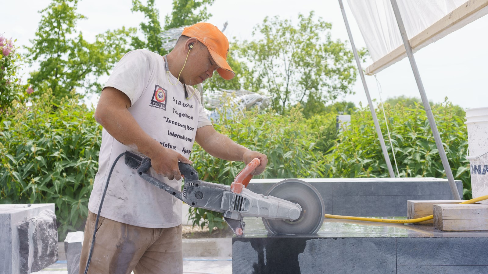 Beauce art: les sculpteurs achèvent leur travail
