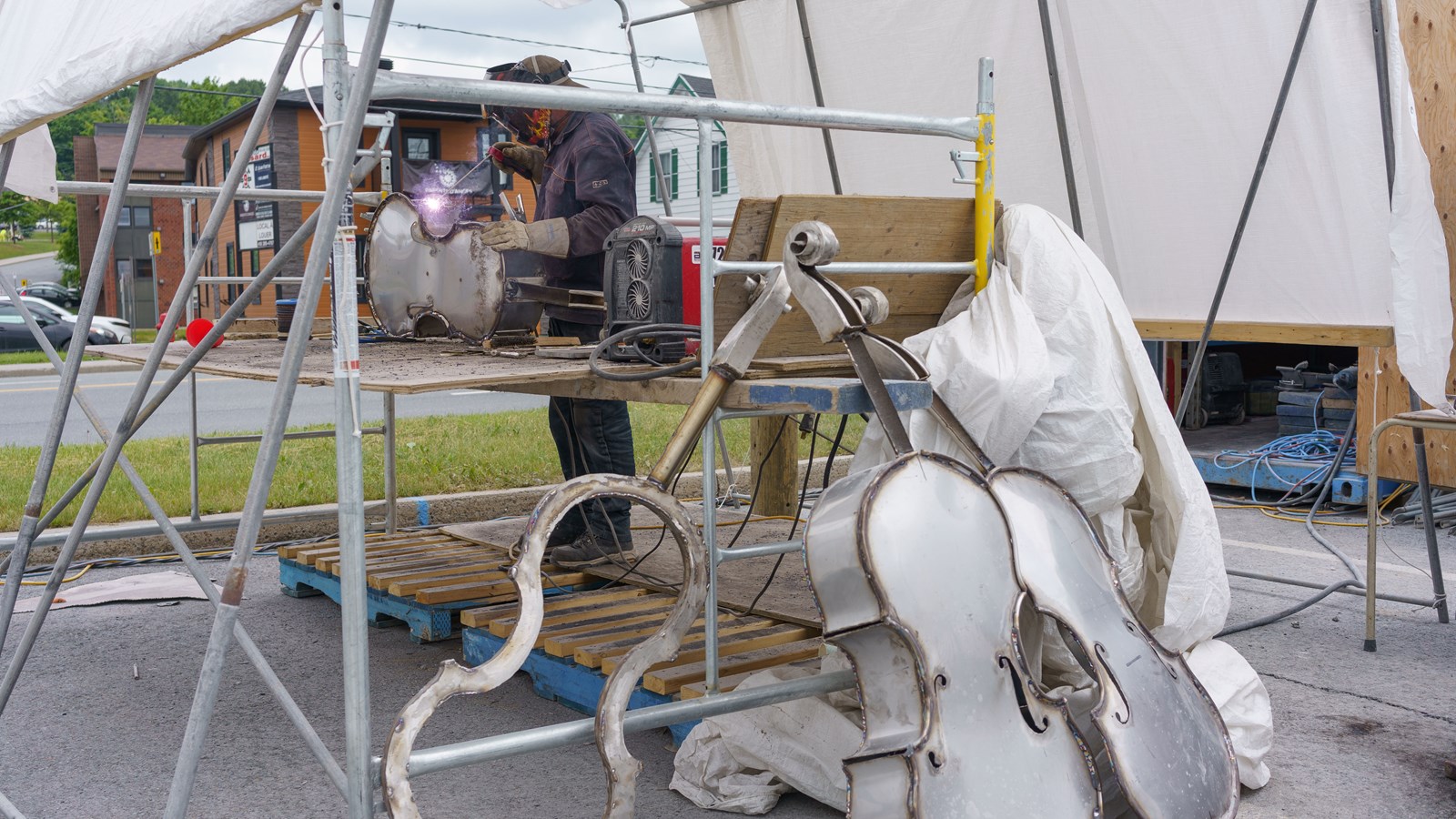 Beauce art: les sculpteurs achèvent leur travail