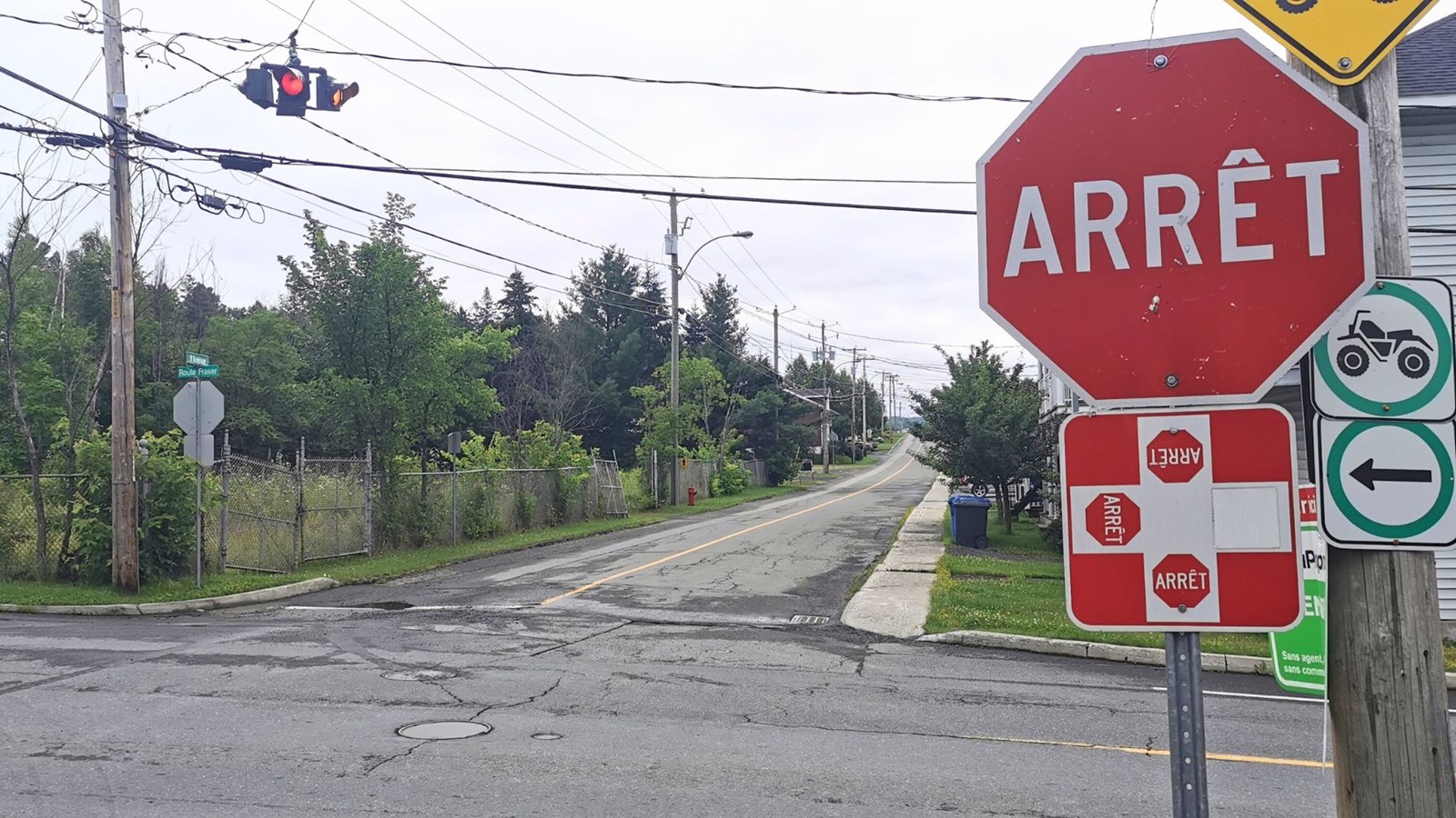 Un 4e panneau d'arrêt obligatoire sera installé en direction Est de la route Fraser, tout juste à l'intersection de la 9e avenue.